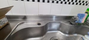キッチン混合水栓施工中
