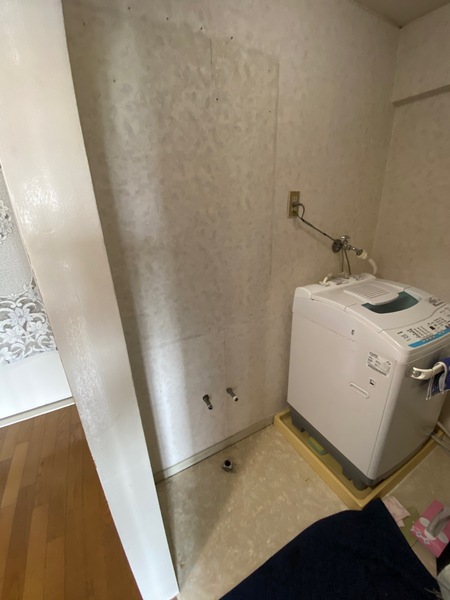 洗面化粧台施工中