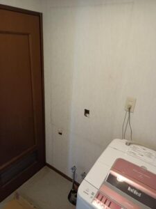 洗面化粧台施工中