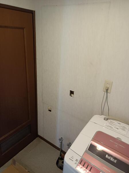 洗面化粧台施工中