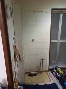 洗面化粧台施工中