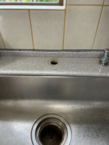 キッチン混合水栓施工中