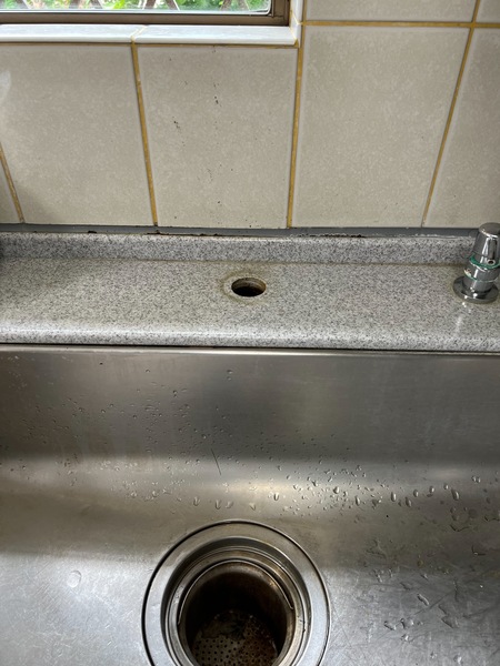 キッチン混合水栓施工中