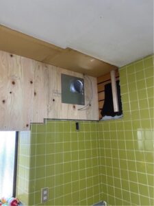 システムキッチン工事中