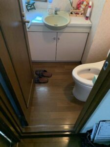 トイレ施工前入口