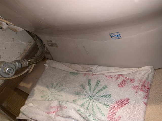 トイレ施工前水漏れ