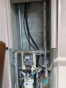 給湯器施工中