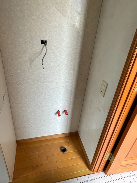 洗面化粧台施工中