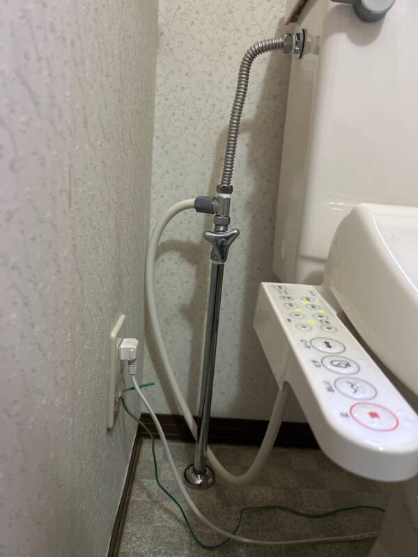 トイレ施工前給水状況