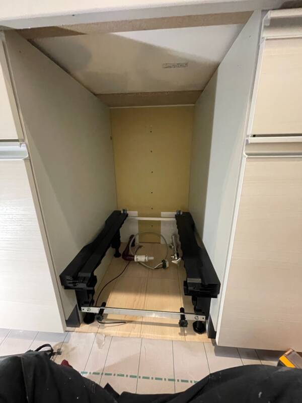 食器洗い乾燥機施工中