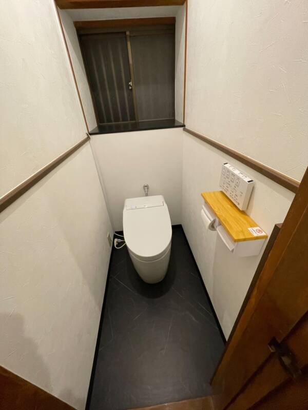 トイレ内装、交換工事完了