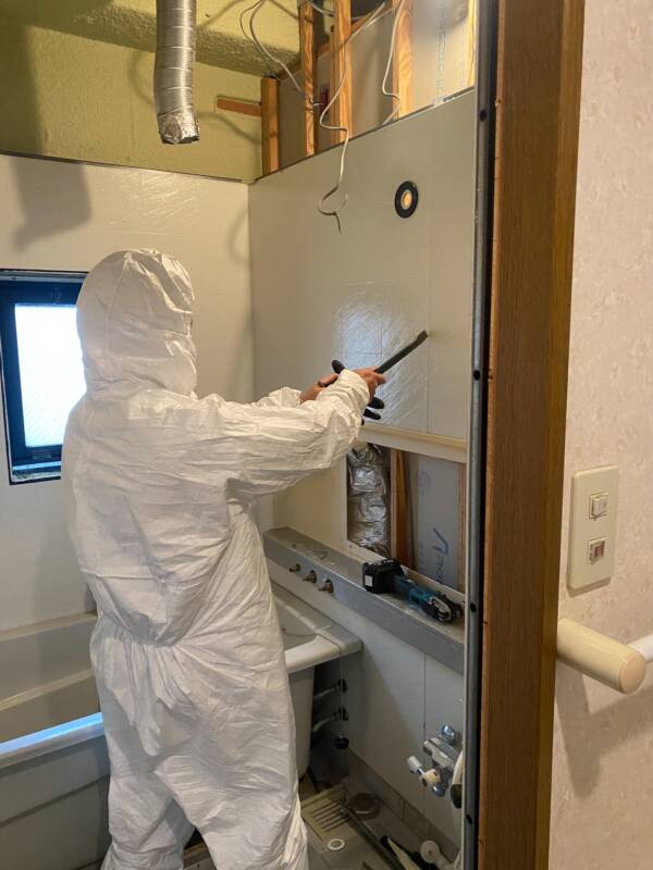 ユニットバス内アスベスト解体状況