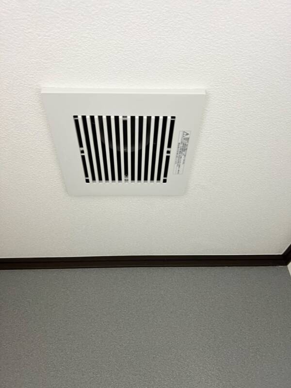 トイレ内換気扇施工後