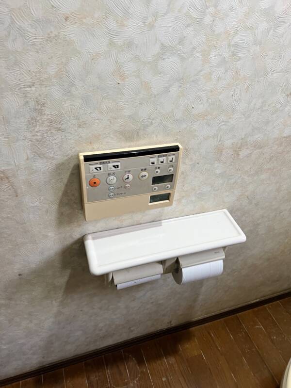 トイレ内リモコン交換前