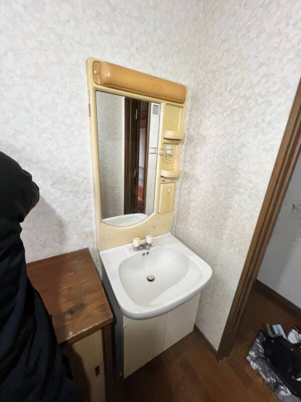 洗面化粧台施工前