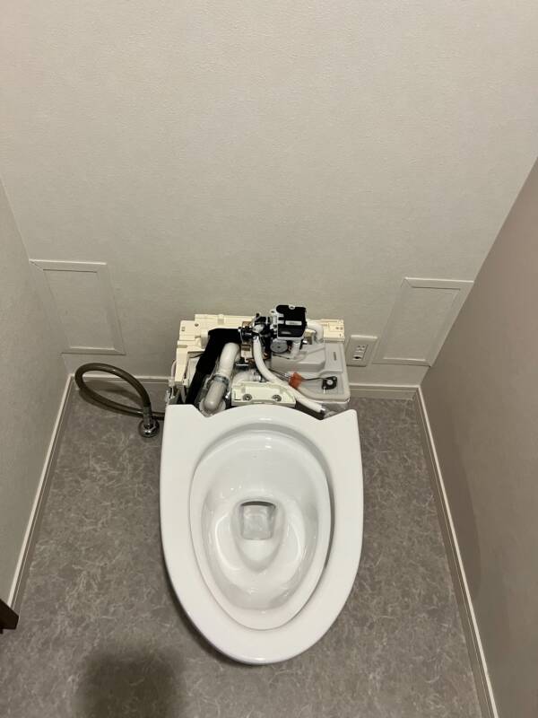 トイレ施工中